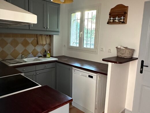 Cuisine équipée de la villa La Garrigue des Alpilles dans les Alpilles